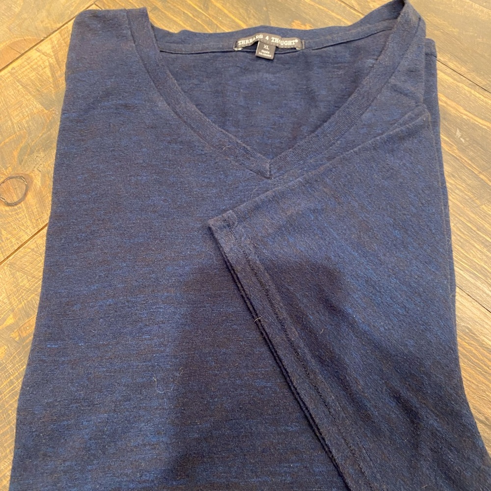 Men’s vneck T-shirt - Threads 4 Thought - size XL